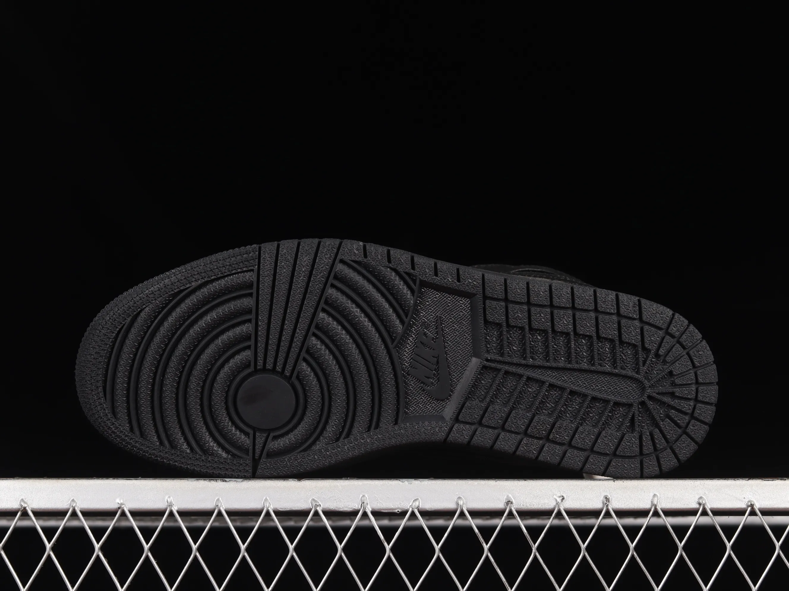 All categories Air Jordan Jordan series basketball shoes Air Jordan 1 Mid Air Jordan 1 Mid AJ1 Joe 1 all black Zhongbang basketball shoes 554724-093